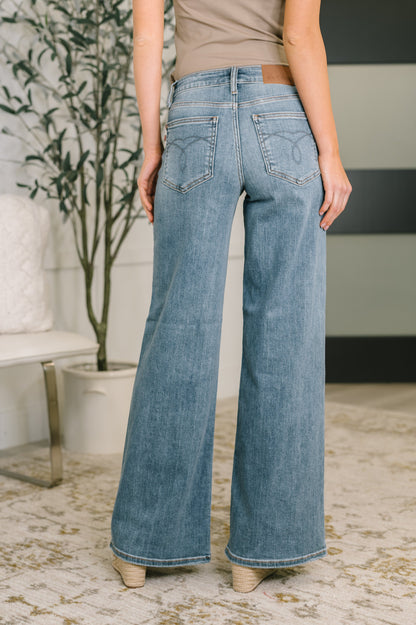 Judy Blue Jeans Adrian Mid Rise Retro Wide Leg