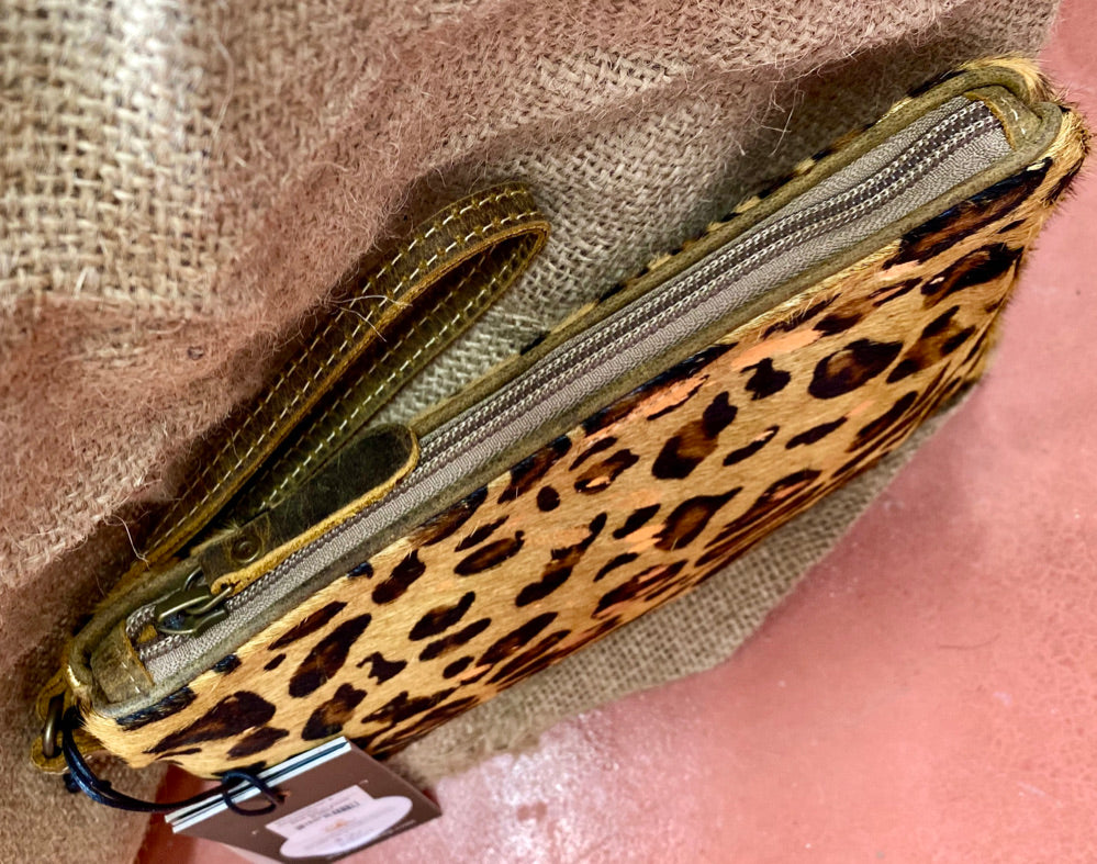 top view of zipper closure on leopard print wristlet