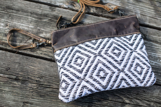 Sin Qua Crossbody Bag front view